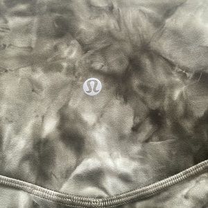 Sparks of mint , dark and light green align lulu lemon leggings !! Size 2